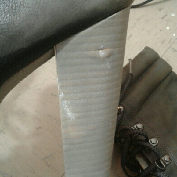 Lacoste Lace Up Leather Boot - Picture 7 of 8